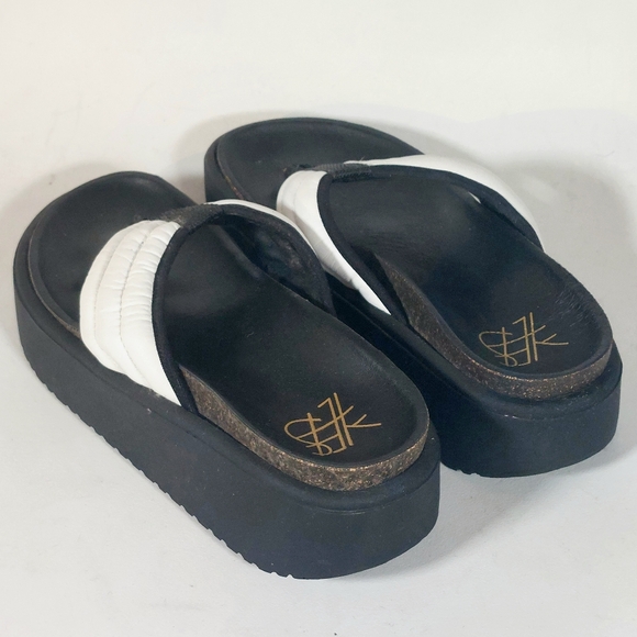 YES black & white leather flatform footbed thong sandals, EU40, NWOB - Picture 5 of 9